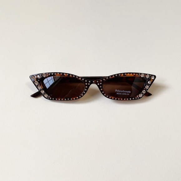 Jeweled Vintage Cat Eye Sunglass - Picture 1 of 3